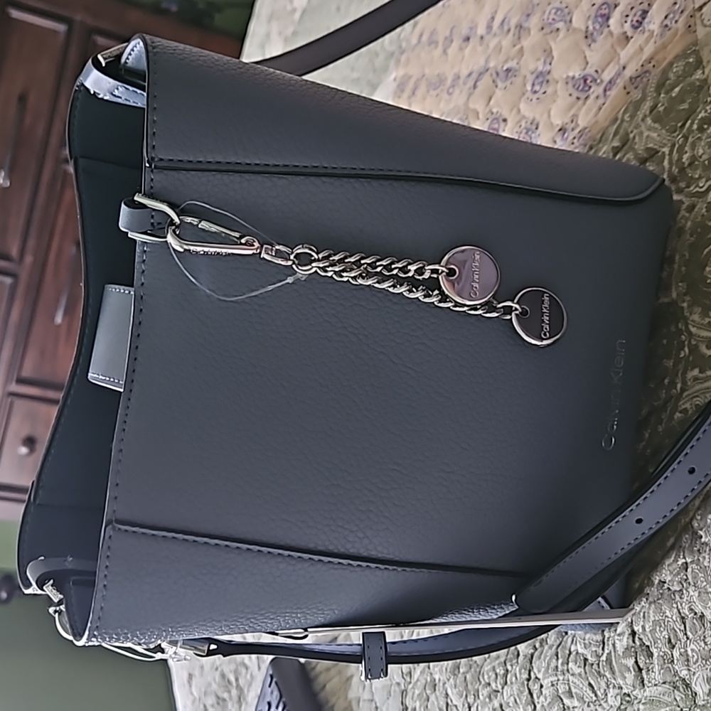 Calvin Klein medium size bucket bag - Picture 7 of 8